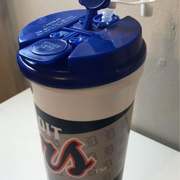Giant Detroit Tigers Baseball Collectors Cup With Straw Subway - Picture 3 of 4